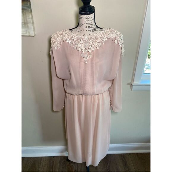 Ursula of Switzerland Dresses & Skirts - Ursula of Switzerland Vintage 80’s Pleated Chiffon and Lace Dress . Size 8 Petit
